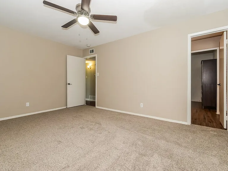 511 Rosewood Ln — Photo 10