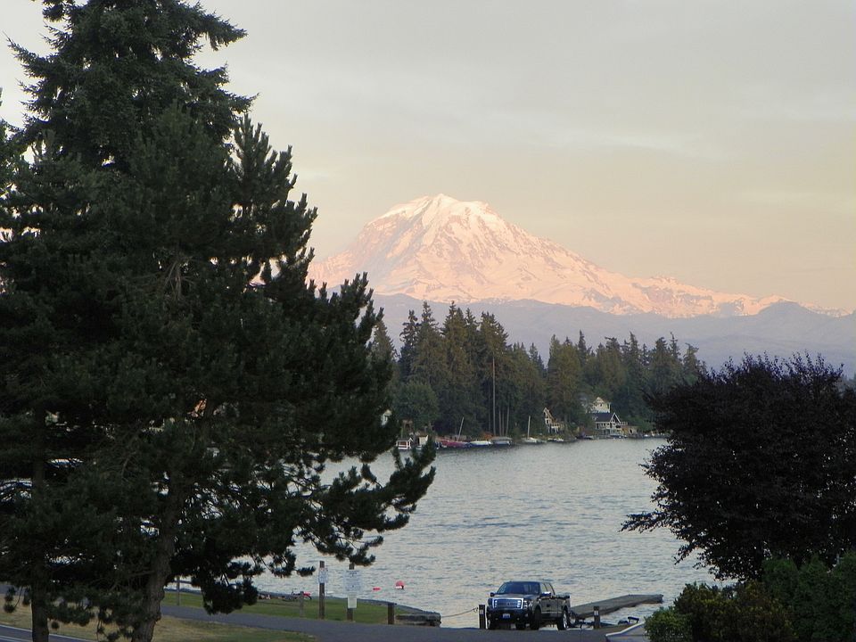 Mt. Rainier/Lake from deck