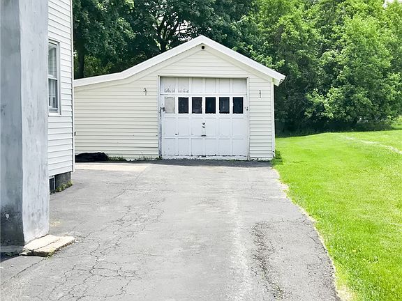 3rd image of 118 Cottage St