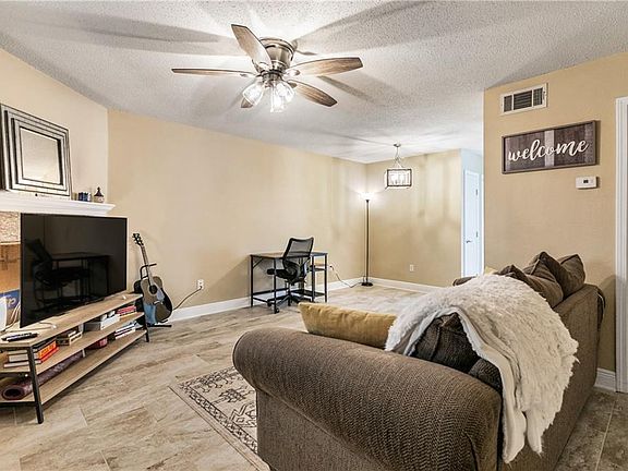 5th image of 713 Heavens Dr APT 6