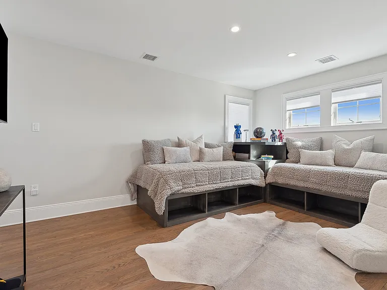 842 Dune Rd — Photo 13