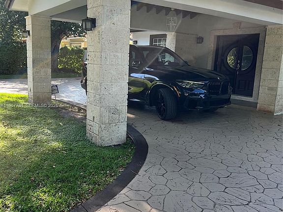 3rd image of 6284 SW 26th St