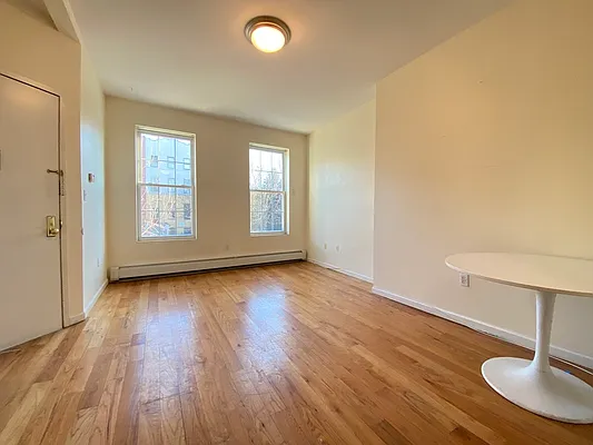 Rented by Bold New York | media 17