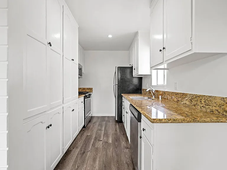 Full-Size Kitchen with Energy-Efficient Appliances and Ample Cabinet Storage