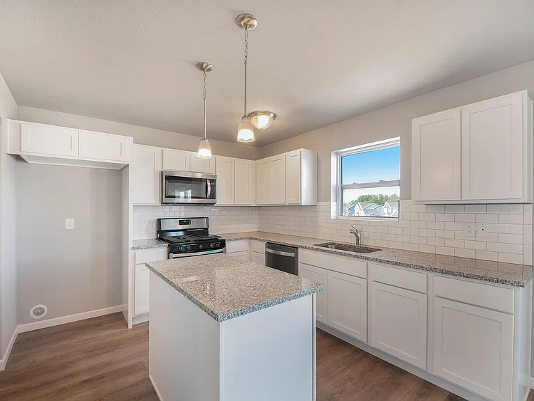 1625 Carolyn Dr — Photo 2
