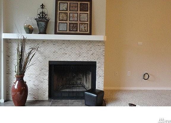 Living Room with fireplace