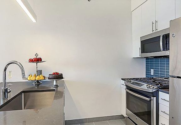 5th image of 180 Myrtle Ave APT 3C