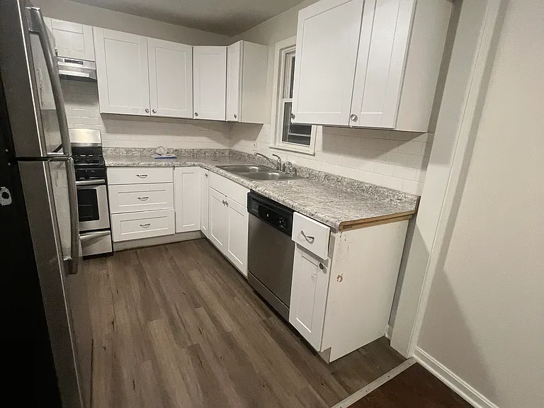 8522 Euclid Ave — Photo 2