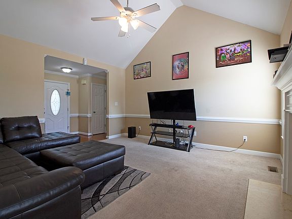 4th image of 200 Towbridge Ln