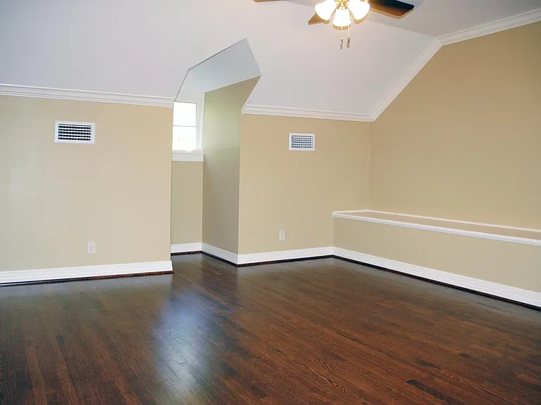 2560 Shirley Ave — Photo 11