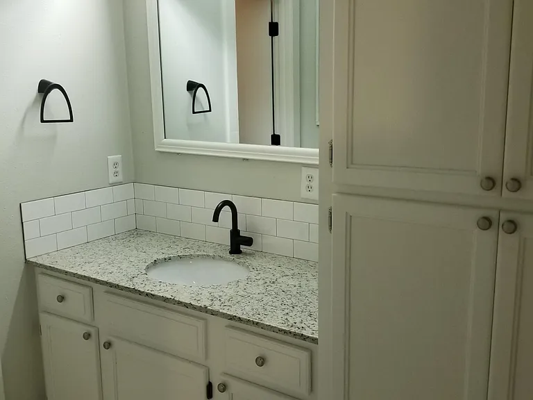 985 N Lewis Pl — Photo 16