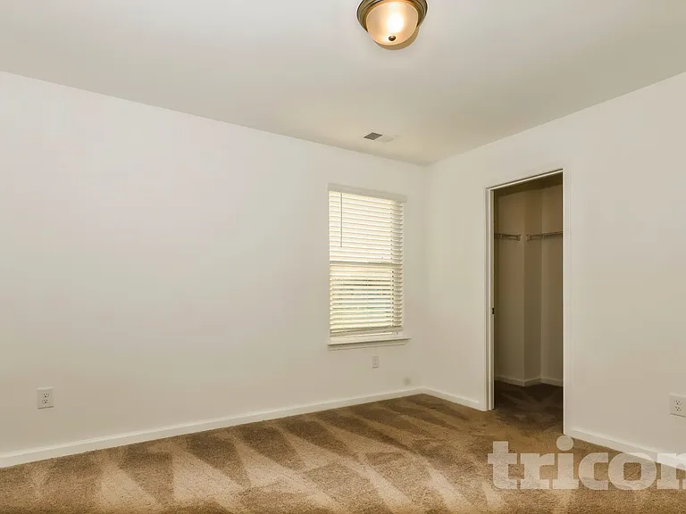 413 Freeport Way — Photo 5