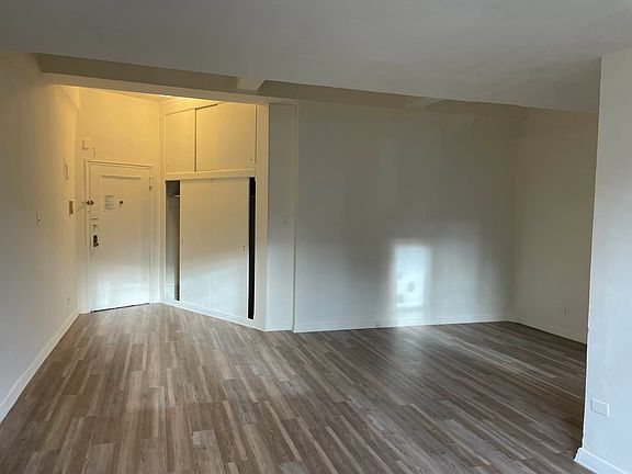 3rd image of 5505 Woodside Ave APT 102