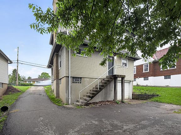 3rd image of 2738 Montana Ave