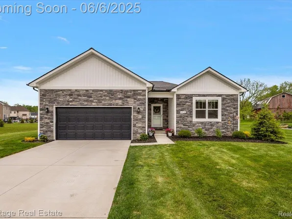 6231 Leighland Dr, Grand Blanc, MI 48439