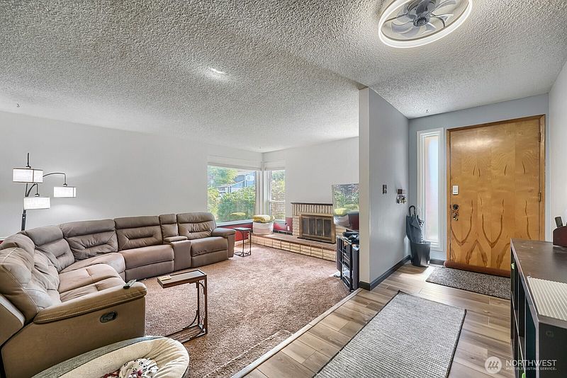 3rd image of 1905 20th Street NE