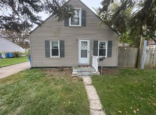 25741 Norfolk St, Dearborn Heights, MI 48125