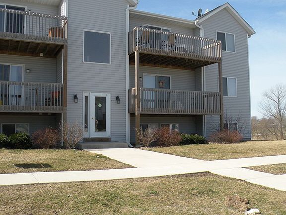 4th image of 405 James Blvd #8