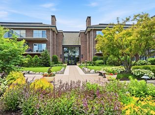 6 Oak Brook Club Dr APT J308, Oak Brook, IL 60523