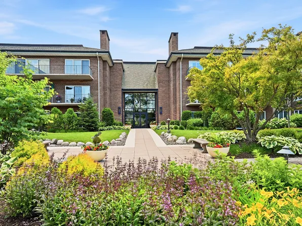 6 Oak Brook Club Dr APT J308, Oak Brook, IL 60523