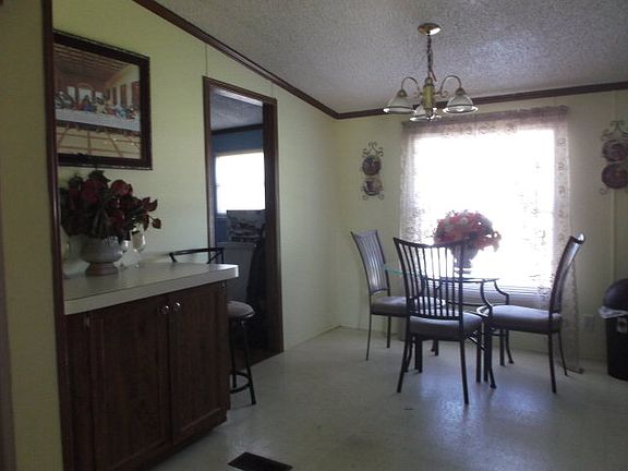 3rd image of 107 Cloverleaf Dr