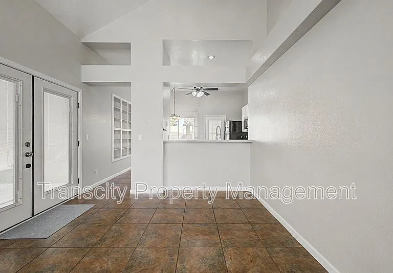 1825 E Secretariat Dr — Photo 4