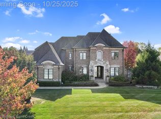 2821 Addison Cir S, Rochester, MI 48306