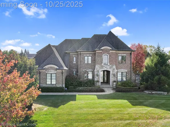 2821 Addison Cir S, Rochester, MI 48306