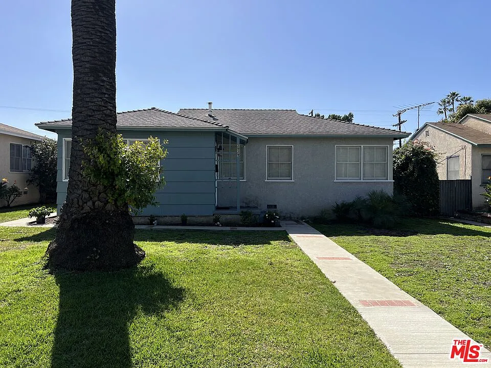 3 bed, 1.0 bath, 1016 sqft, $4,300 — Photo 2