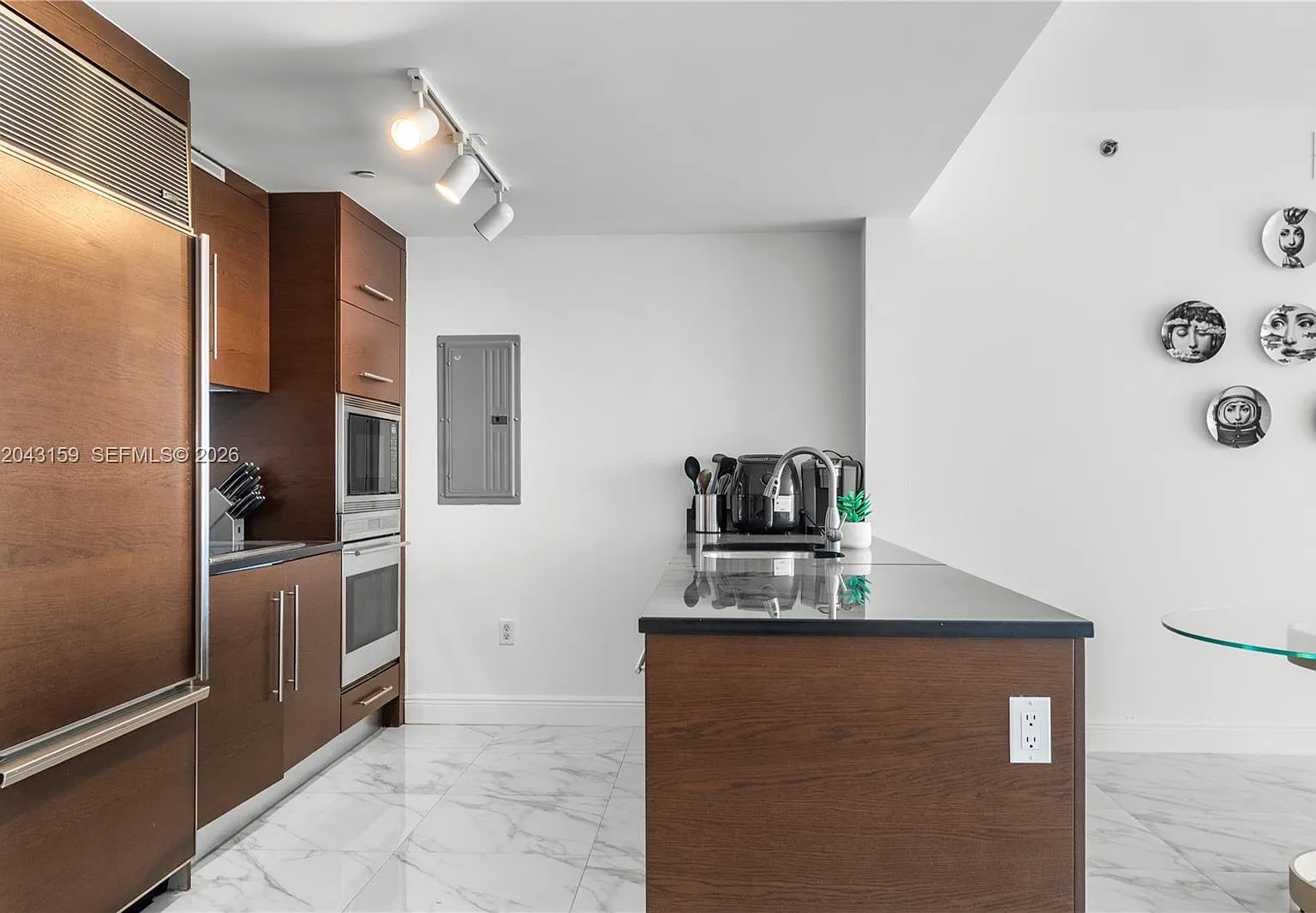 Iconbrickell Condo No 1 — Photo 2