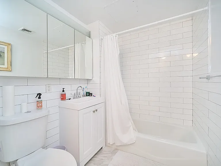 315 E 10th St #4R — Photo 5