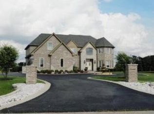 11N445 Hunter Trl, Elgin, IL 60124