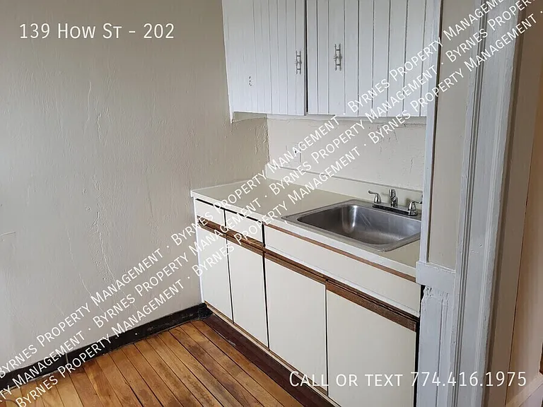 139 How St #202 — Photo 5