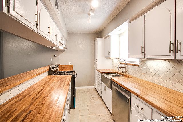 1st image of 2208 Lotus Blossom St