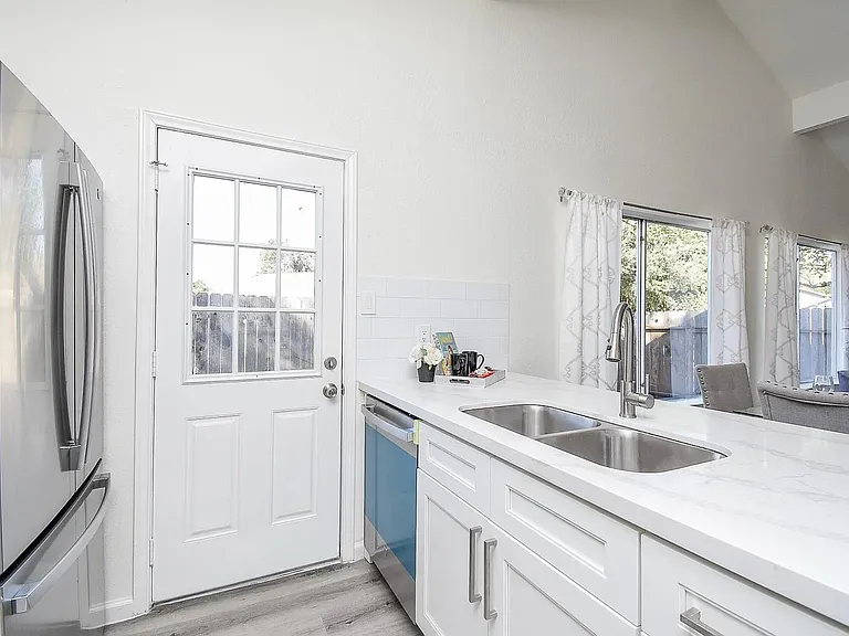 10010 Tahoka Ln — Photo 14