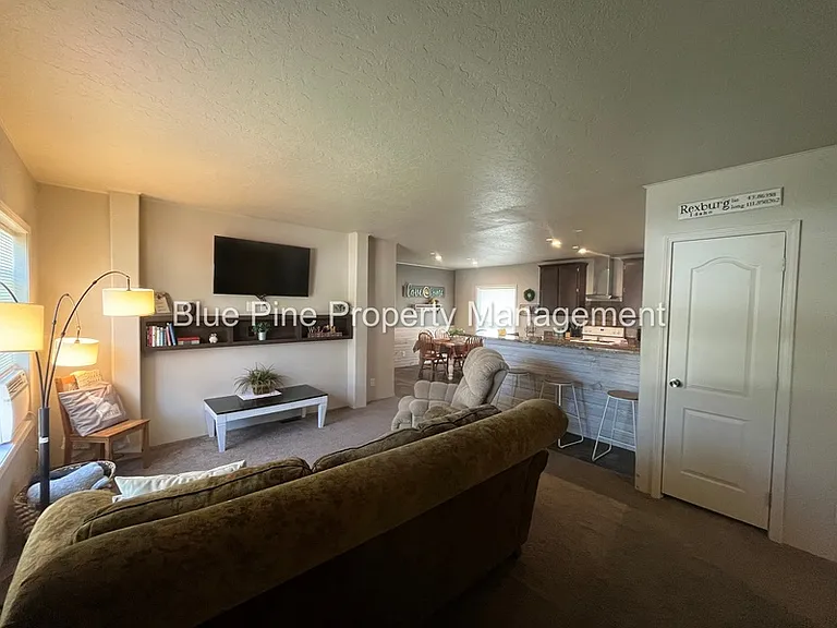 128 N 4 W — Photo 2