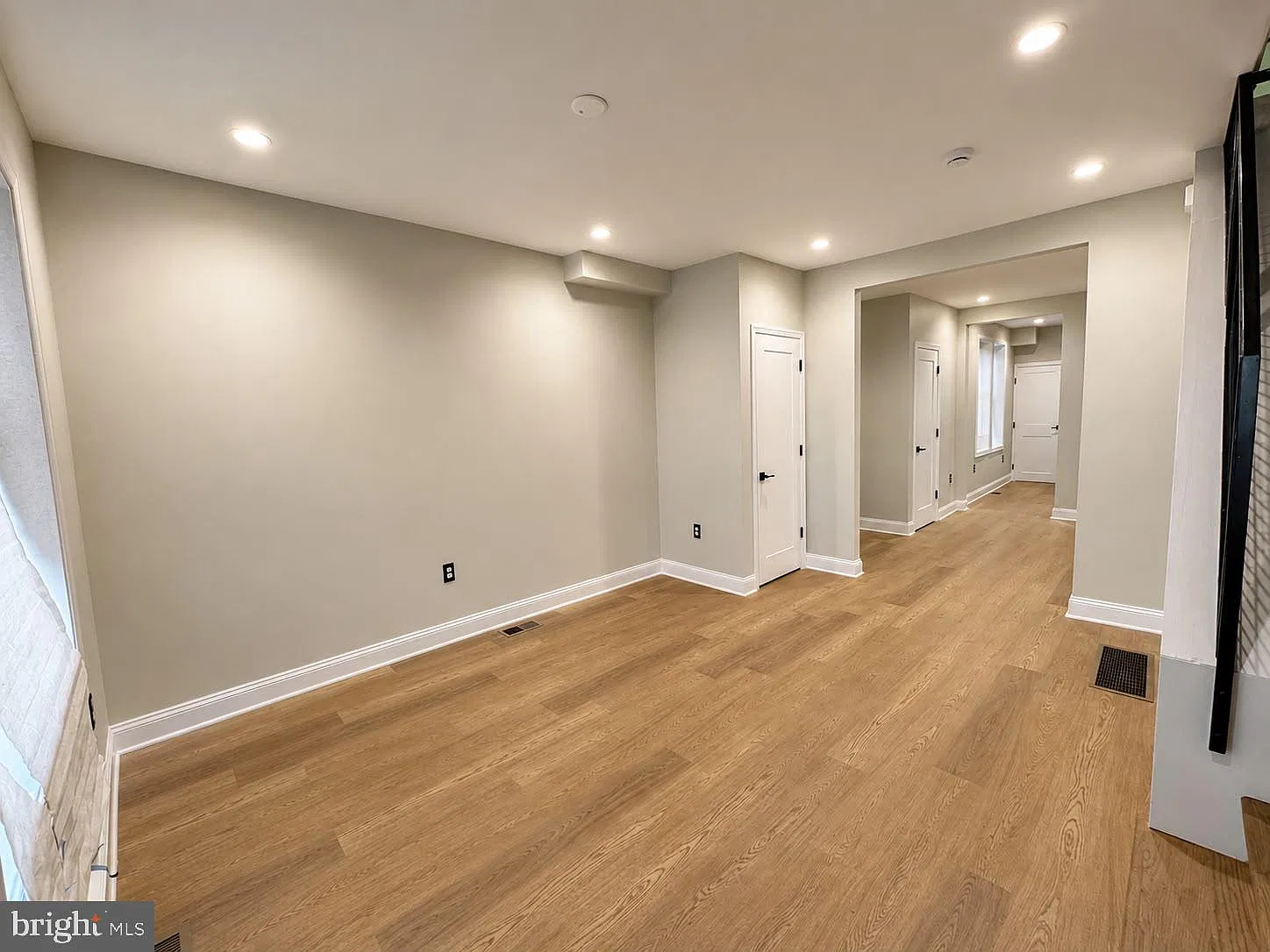 3 bed, 1.0 bath, 1134 sqft, $1,990 — Photo 2