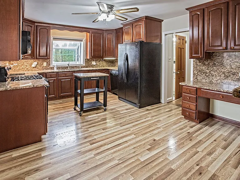 705 Ashford Rd — Photo 38