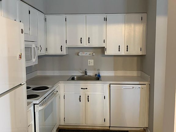 3rd image of 6918 Hanover Pkwy APT 201