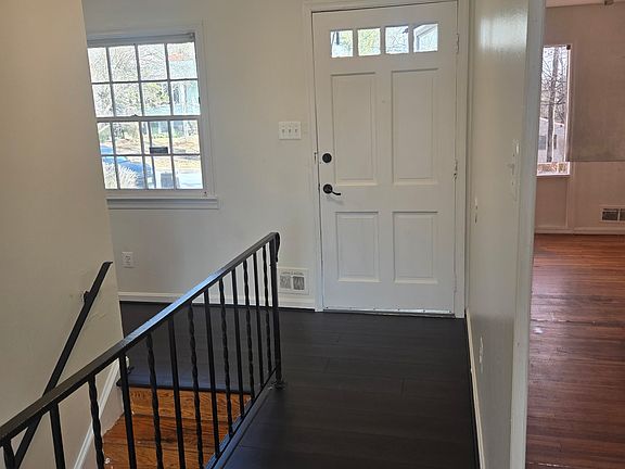 2nd image of 105 Tamarisk Ct