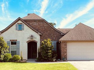 121 Talon Rd, Youngsville, LA 70592