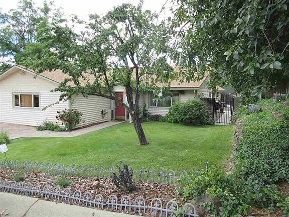 3rd image of 821 Northridge Dr
