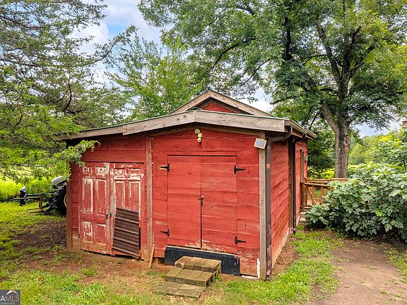 2nd image of 2657 Wolfpit Rd