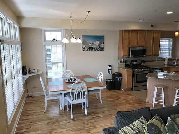 3rd image of 1228 Asbury Ave
