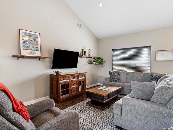 5th image of 707 Englemann Oak Drive