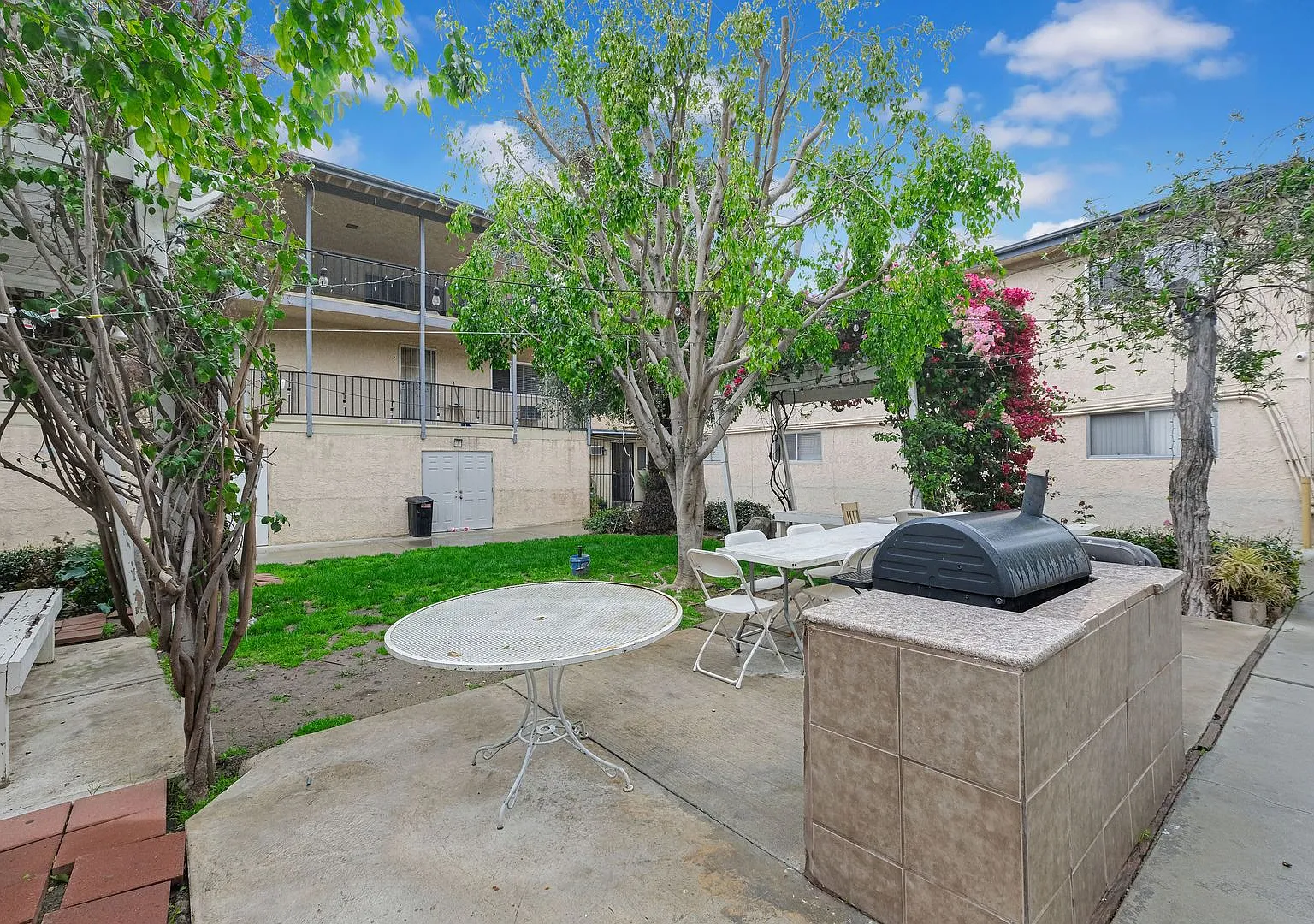 Ramona Garden Apartments — Photo 3