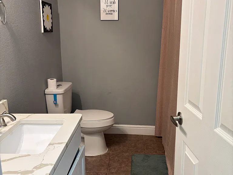1806 W University Dr — Photo 17