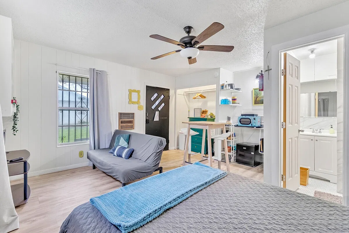 1411 & 1407 Leal St — Photo 1