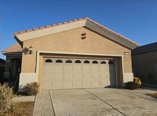 19466 Crystal Springs Ln, Apple Valley, CA 92308