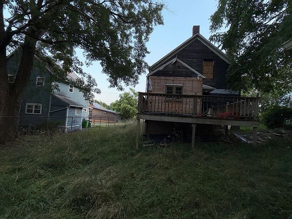2nd image of 750 Auld St